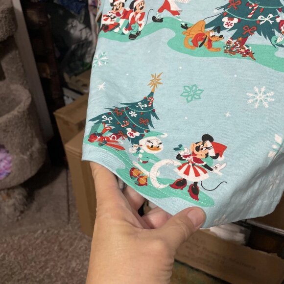 Spirit Jersey Disneyland 2023 Christmas - Youth Size Large - NWT - Picture 6 of 7